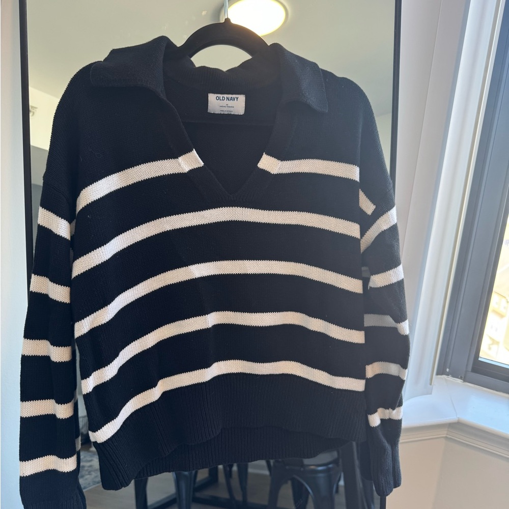 Old Navy Black and White V-Neck Sweater